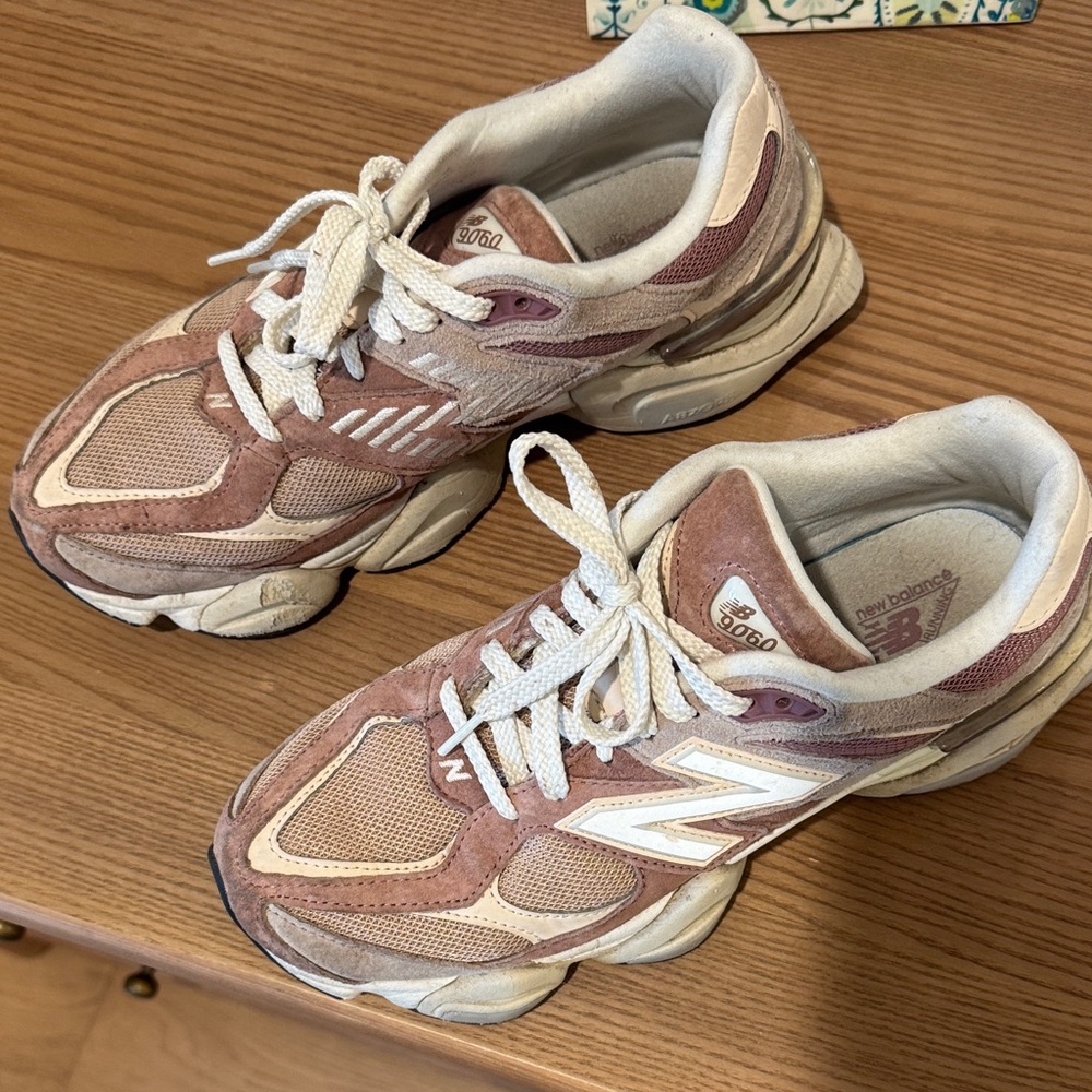 Women’s new balance 9060